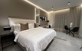 Luxury King Studio, Menlyn Maine, Time Square Views, Smart Access